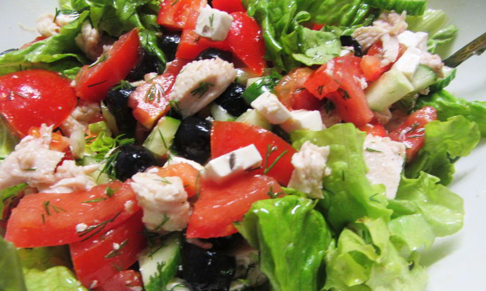 Рецепт нарезанного греческого салата с курицей