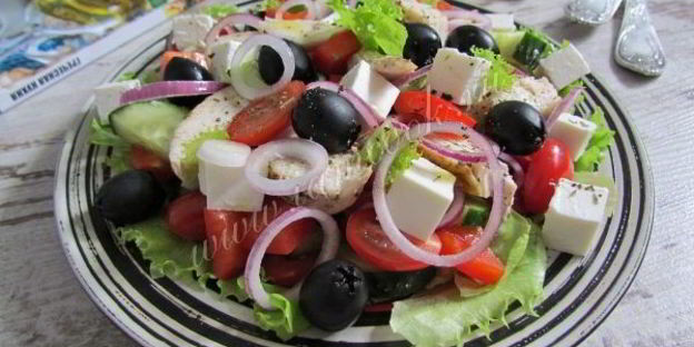 салат греческий с курицей