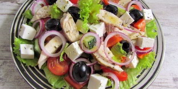 салат греческий с курицей