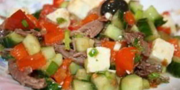 салат греческий с мясом