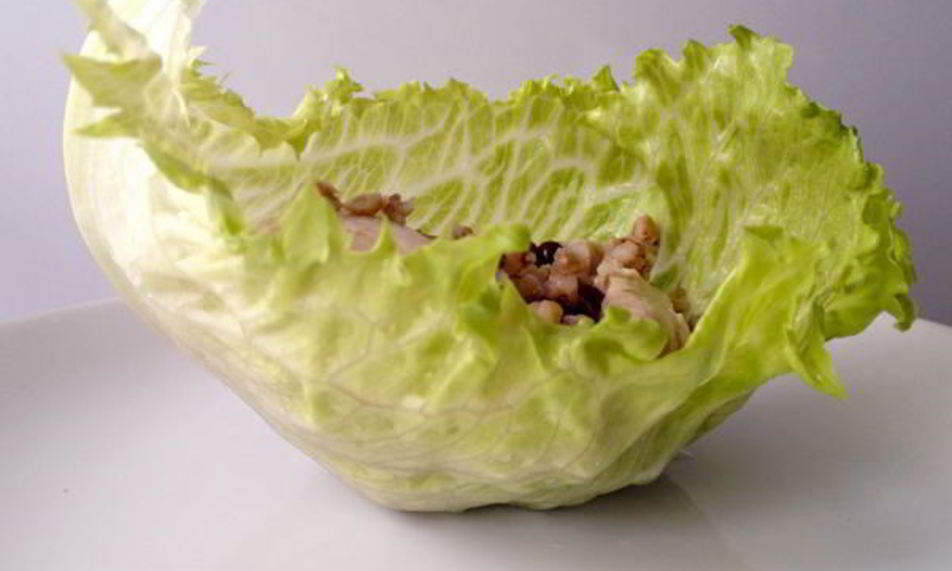 Рецепт салата из гречи, кролика и брусники