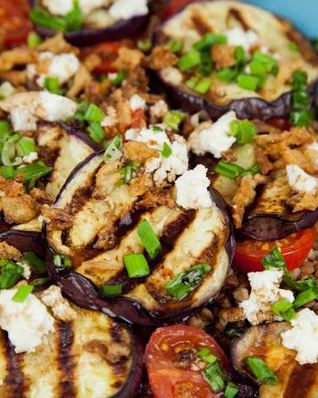 Салат из гречки с баклажаном