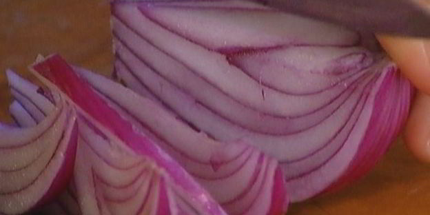 салат из гречки с копченой курицей, помидорами и руколой