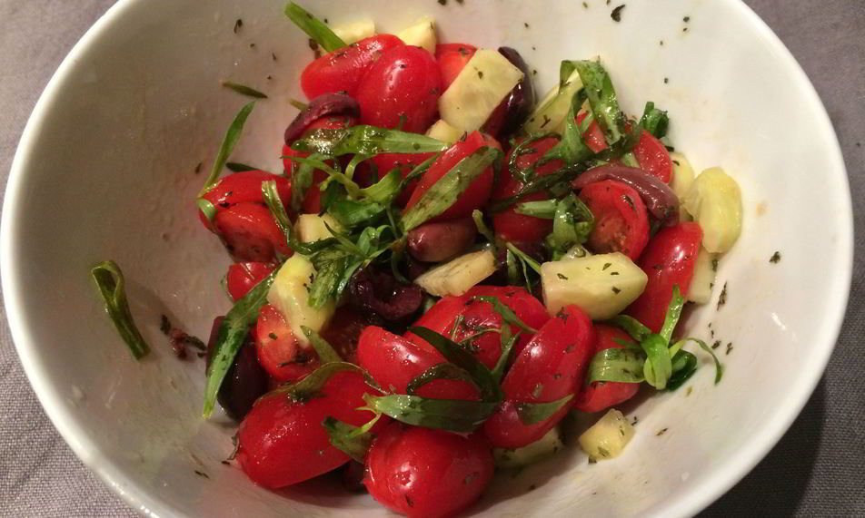 Рецепт салата из помидоров черри с тархуном в греческом стиле