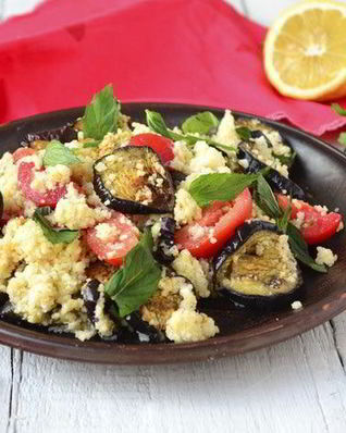 Салат по-гречески с печеными баклажанами и кус-кусом