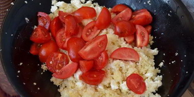 салат по-гречески с печеными баклажанами и кус-кусом