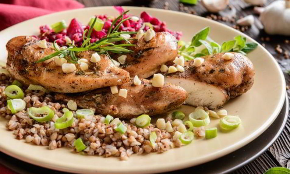 Рецепт салата с гречкой и куриным филе