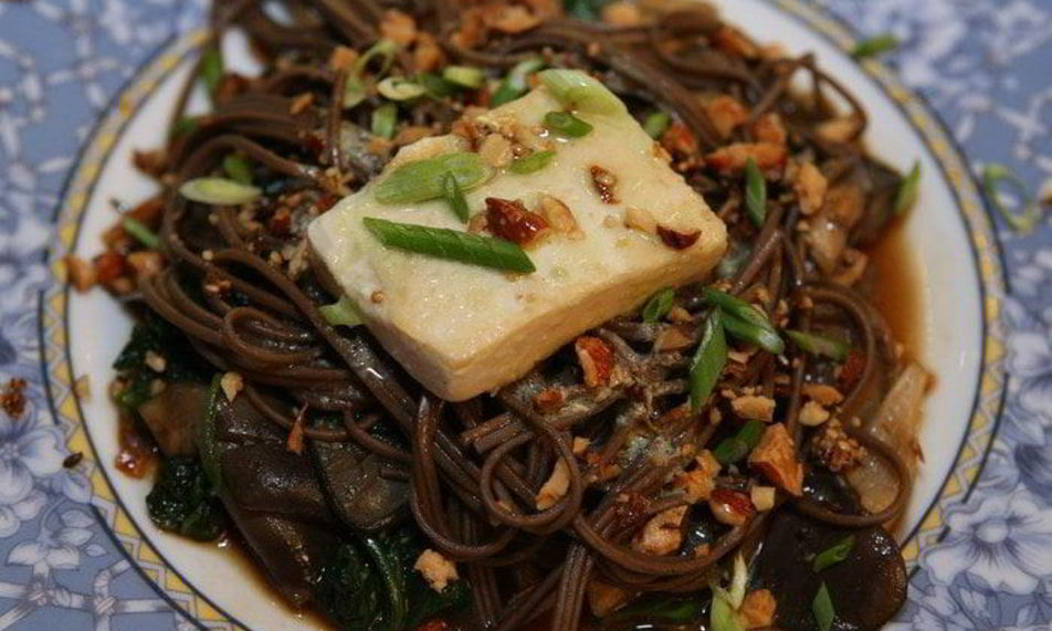 Рецепт салата с гречневой лапшой