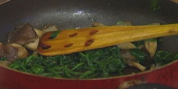 салат с гречневой лапшой