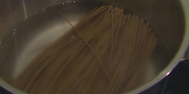 салат с гречневой лапшой