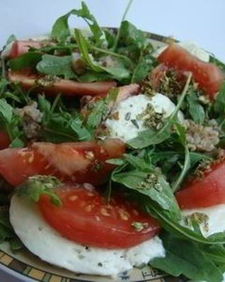 Салат с рукколой и гречкой