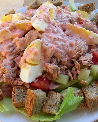 Салат с тунцом по-гречески