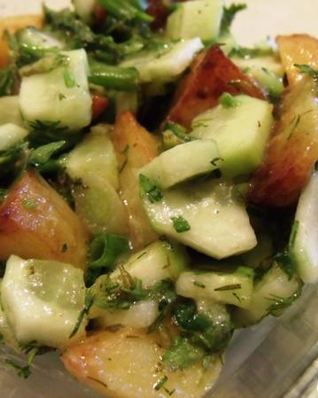 Горячий картофельный салат с острым соусом