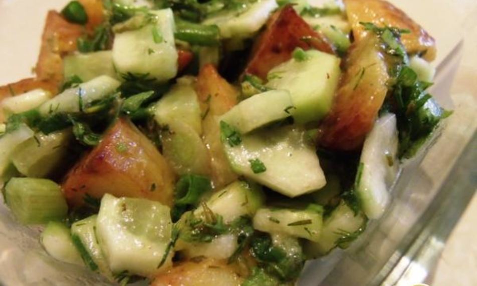 Рецепт горячего картофельного салата с острым соусом