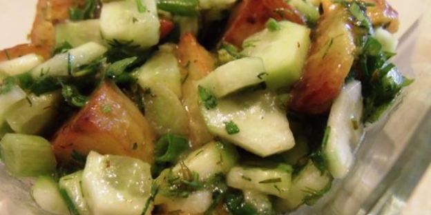 горячий картофельный салат с острым соусом