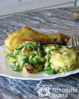 Картофельно-огуречный салат с хрустящей курочкой