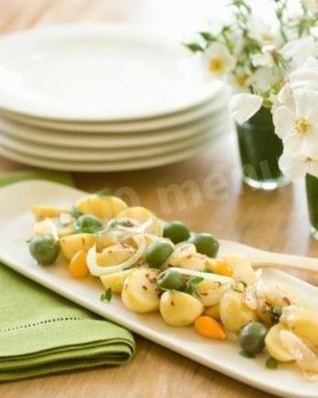 Картофельный салат по-гречески с оливками