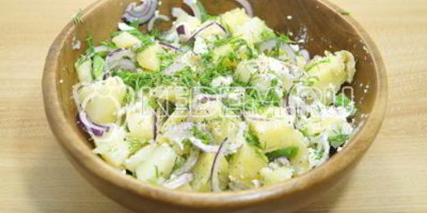 картофельный салат с брынзой