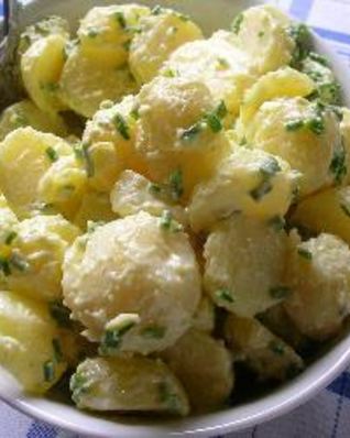 Картофельный салат с чесночным майонезом