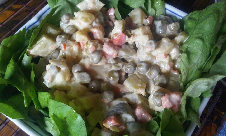 Рецепт картофельного салата с горошком и сладким перцем