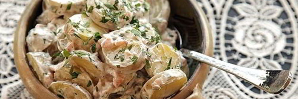 Картофельный салат с копченой рыбой
