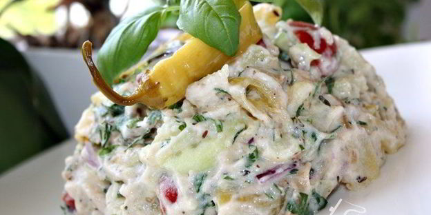 картофельный салат с мясом гирос и дзадзики