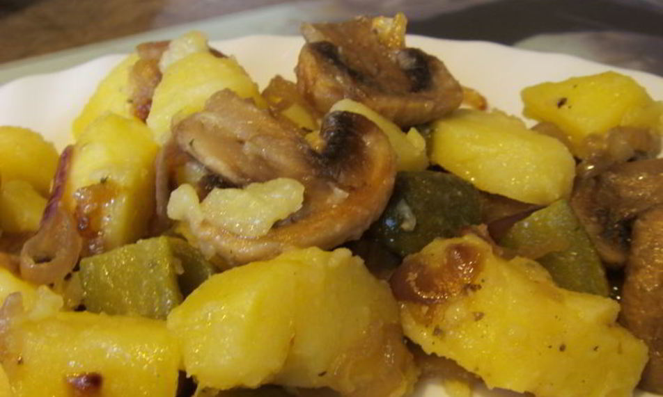 Рецепт картофельного салата с солеными огурцами и грибами