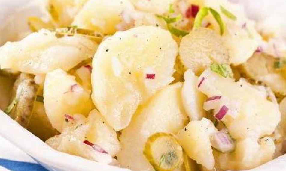 Рецепт картофельного салата с яблоком