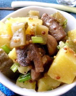 Картофельный салат с жареными шампиньонами