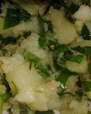 Картофельный салат со шпинатом