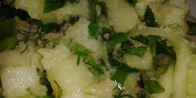 картофельный салат со шпинатом