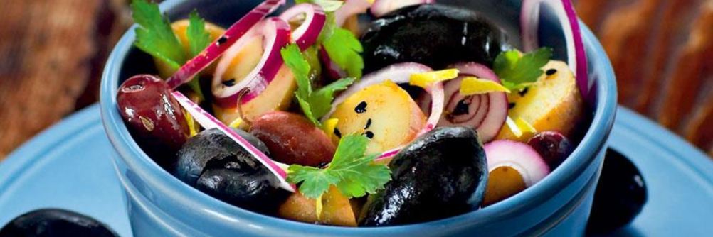 Марокканский картофельный салат с маслинами