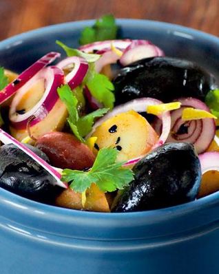 Марокканский картофельный салат с маслинами