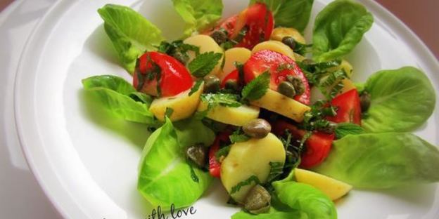 салат из молодого картофеля с каперсами и мятой