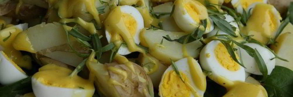 Салат из молодого картофеля с перепелиными яйцами