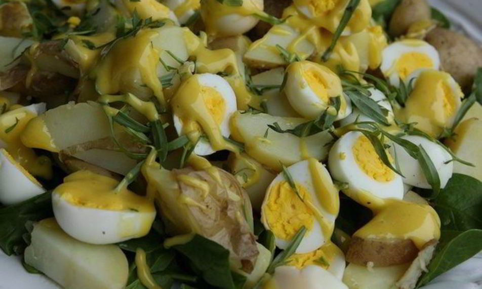 Рецепт салата из молодого картофеля с перепелиными яйцами