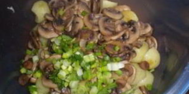 салат картофельный с грибами