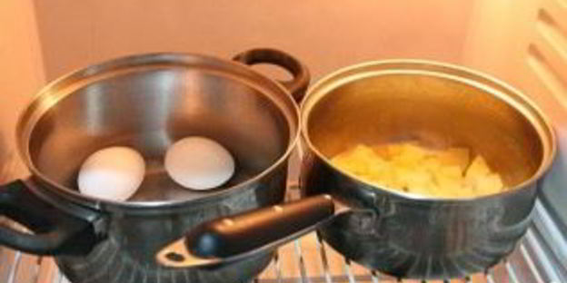 салат картофельный с яйцом