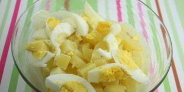 салат картофельный с яйцом
