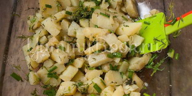 салат картофельный с зеленым луком