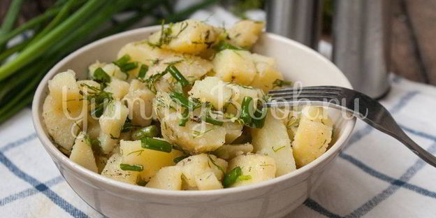 салат картофельный с зеленым луком