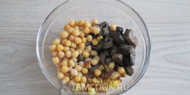 салат с картофелем и нутом