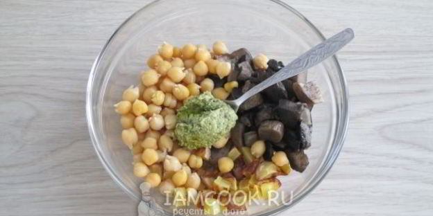 салат с картофелем и нутом