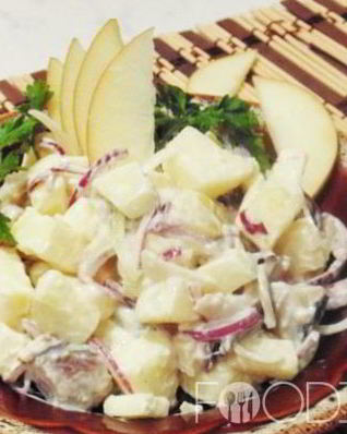 Салат с картофелем, селедкой и яблоком