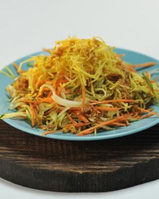 Салат с картофельной соломкой