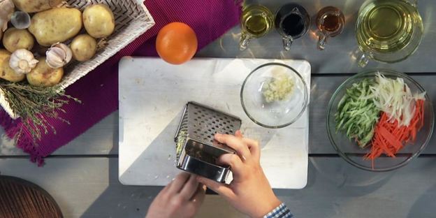 салат с картофельной соломкой