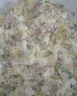 Салат с картошкой и консервированными кальмарами