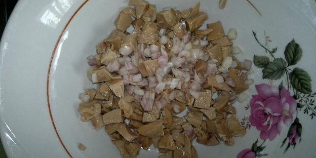 салат с картошкой и консервированными кальмарами