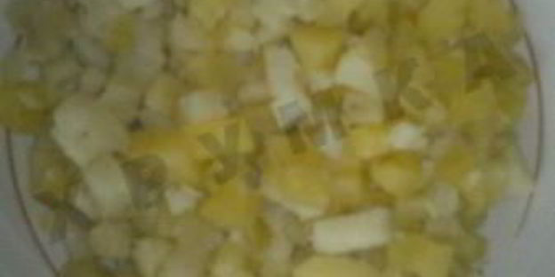 салат с картошкой и консервированными кальмарами