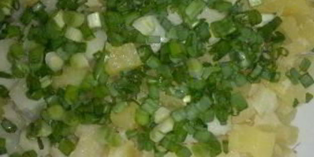 салат с картошкой и консервированными кальмарами